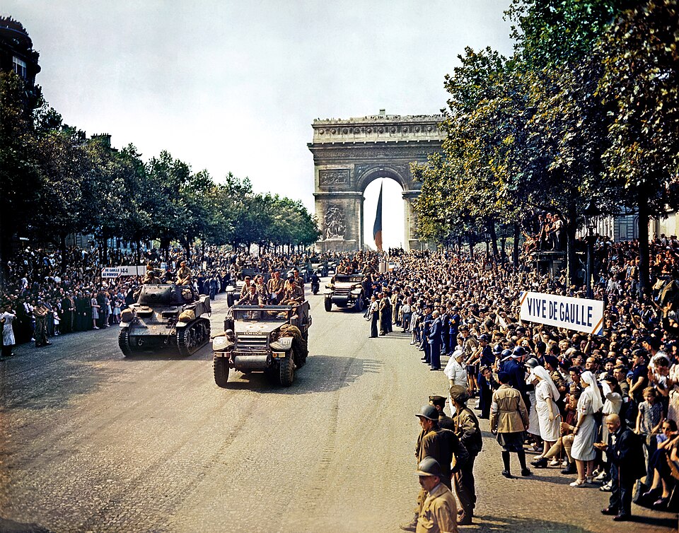 Libération de Paris, foule sur les Champs-Élysées, août 1944